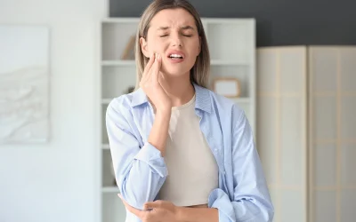 girl facing teeth pain